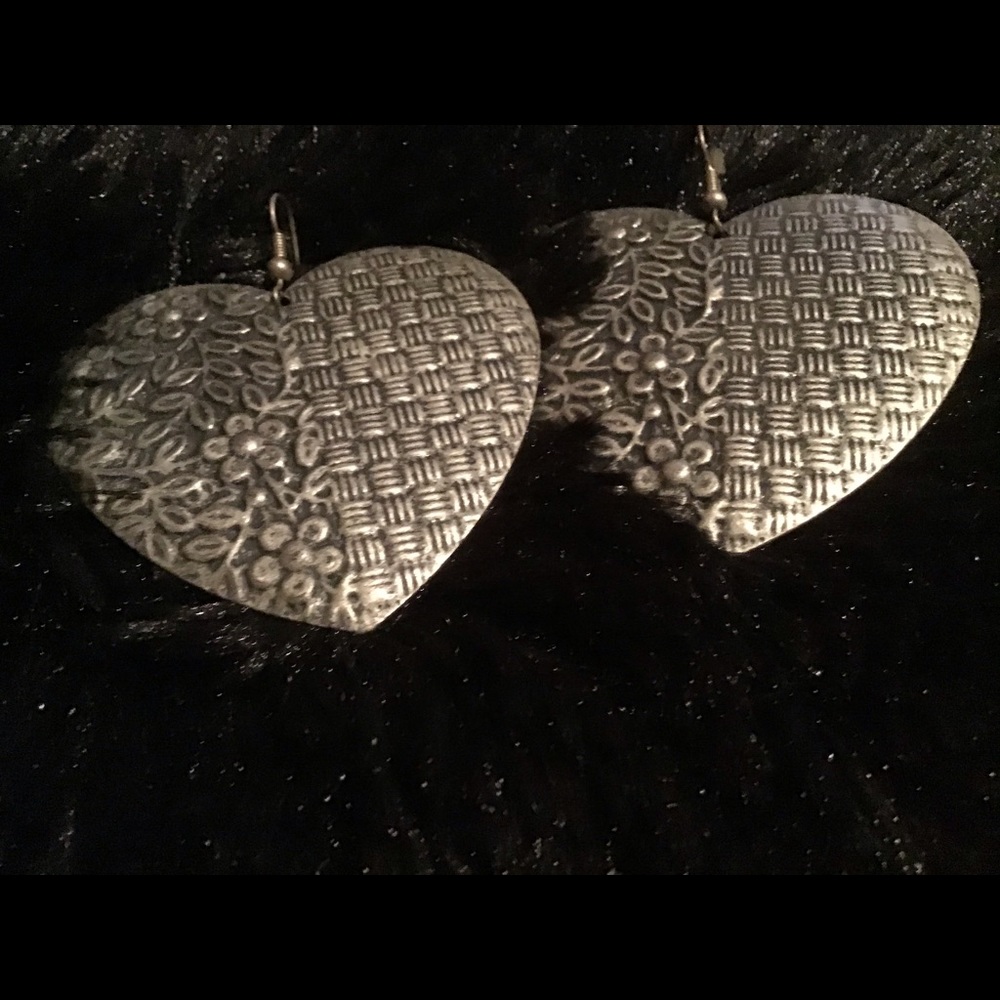 🥀Earrings, metal, large embossed. Hot Topic - Picture 2 of 6